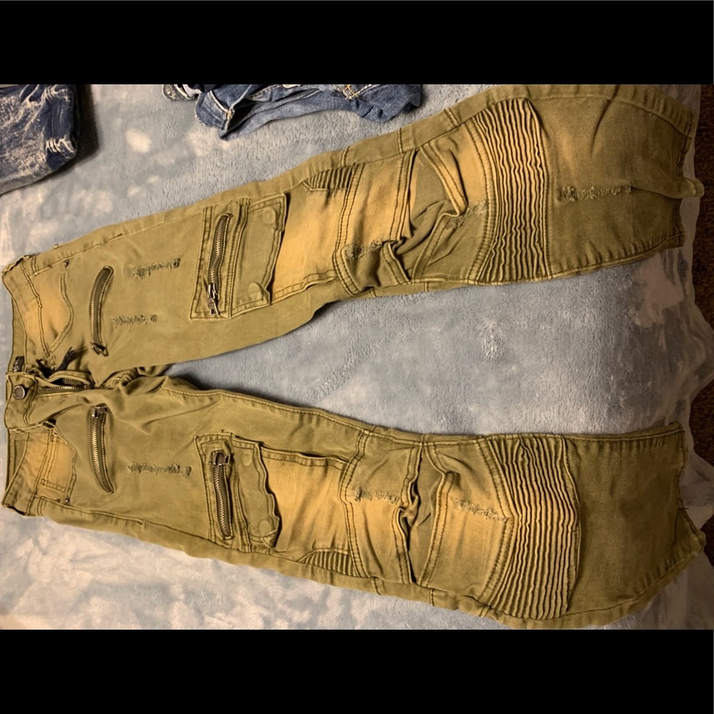 Guys awesome green zipper legged jeans.